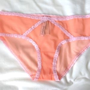 Victoria Secret All Over Lace Hiphugger Panty